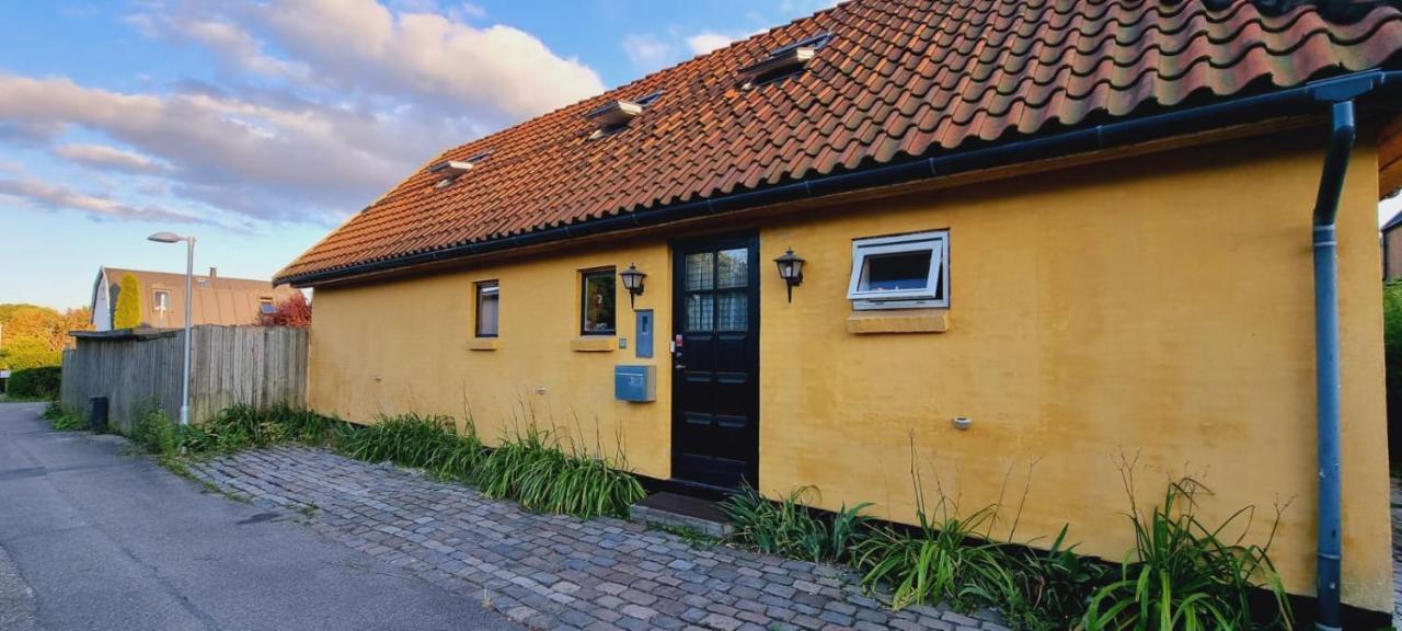 Yellow House Vandrerhjem *